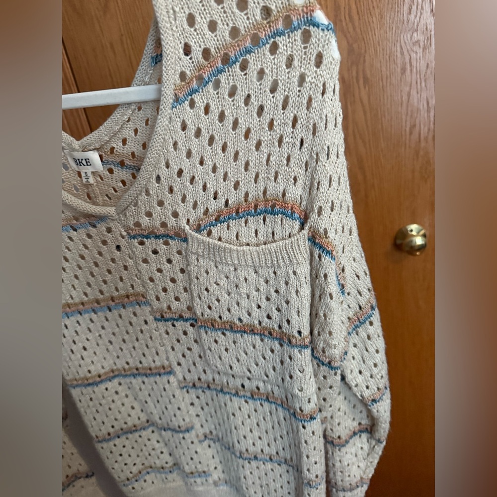 BKE Women's Cream and Blue V-Neck Sweater - Picture 4 of 5